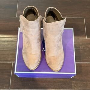 TOP Moda Light Tan Ankle Booties